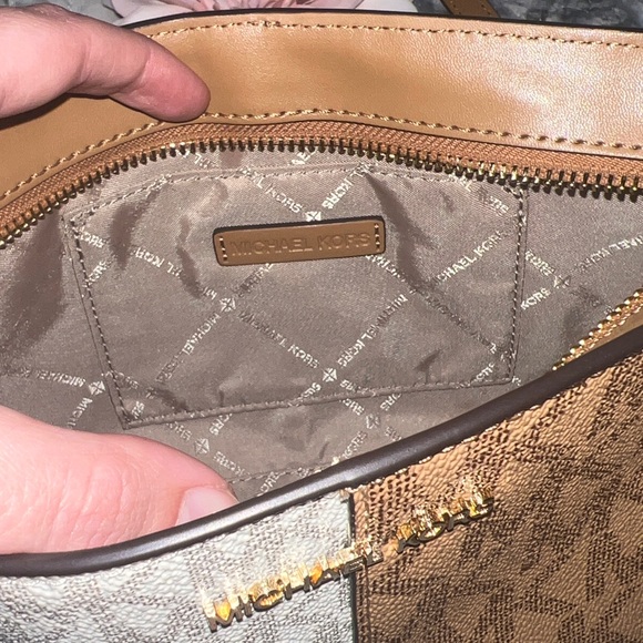 Michael Kors Jet Set Small Two Tone Logo Crossbody & Wallet Set - Picture 7 of 13